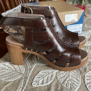 Dansko Demetria Vintage Pull Up, color-teal (dark brown). Size 39